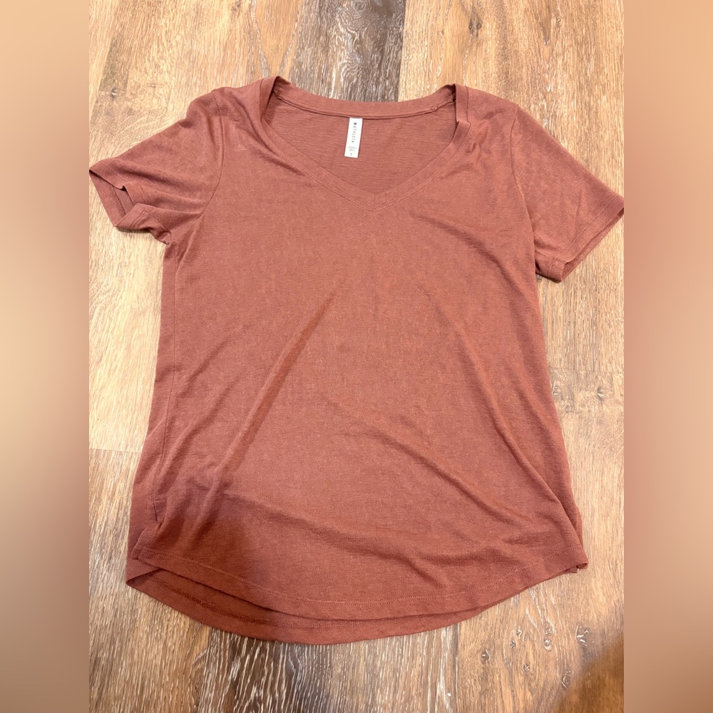 Athleta V-Neck Short Sleeve Tee in dusty pink